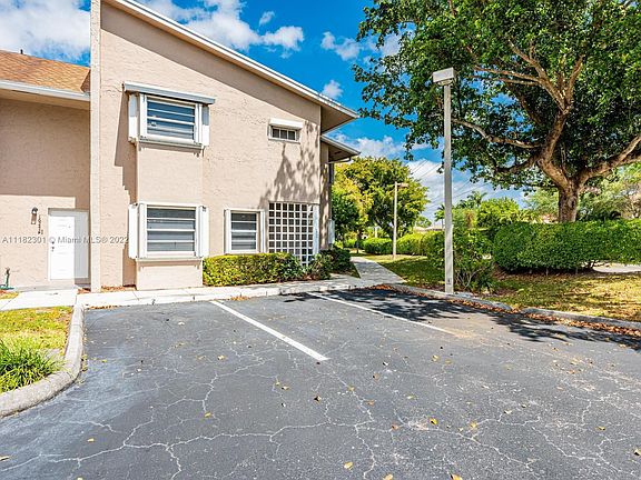 3rd image of 16240 SW 92nd Ave #1