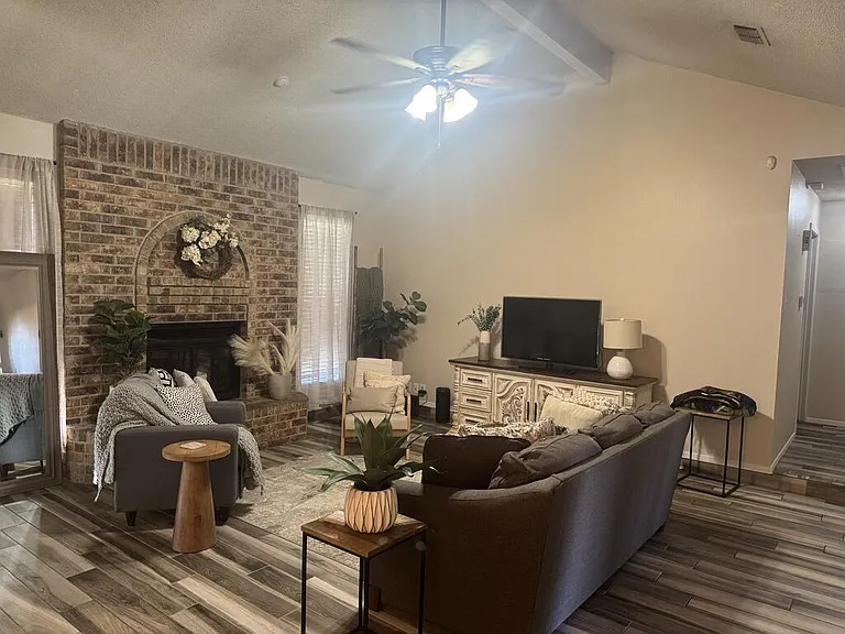 5203 San Antonio Ave — Photo 2