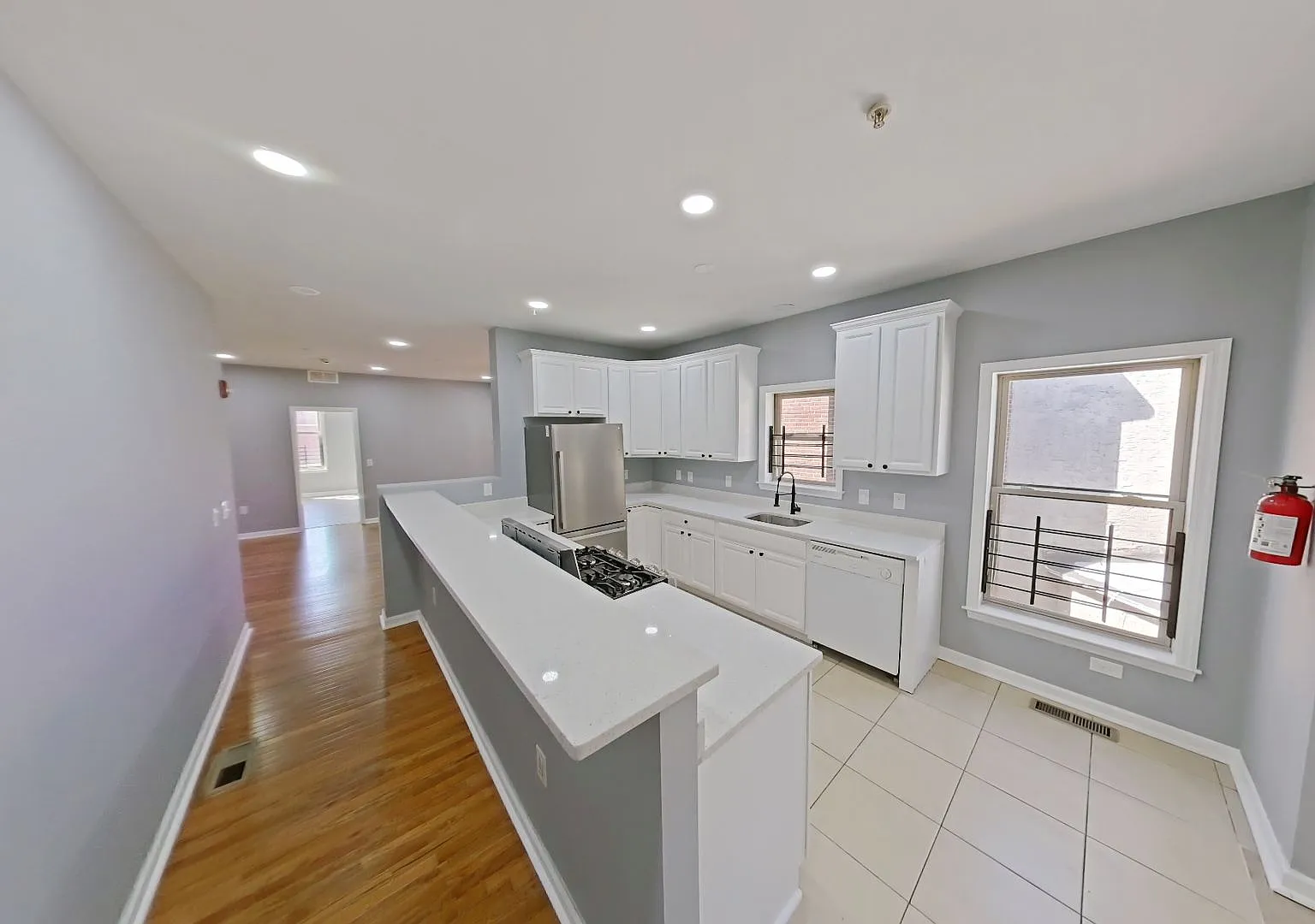 1831 W Diamond St — Photo 3