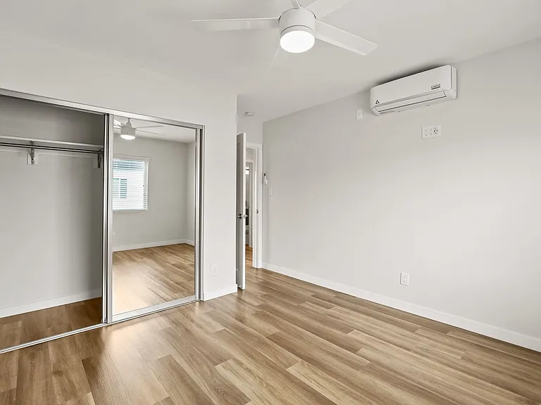 1358 W 36th St — Photo 34
