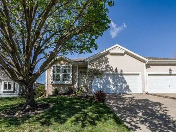 951 N Parker Ter, Olathe, KS 66061