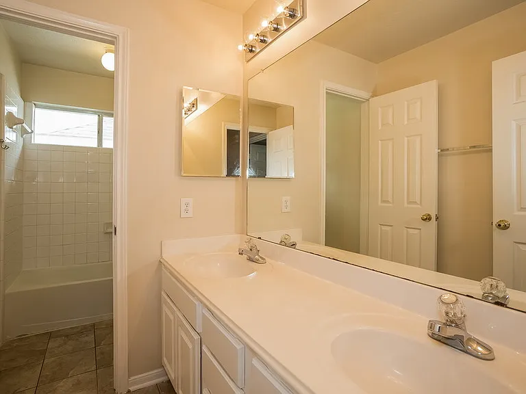 1407 Hollow Branch Ln — Photo 15
