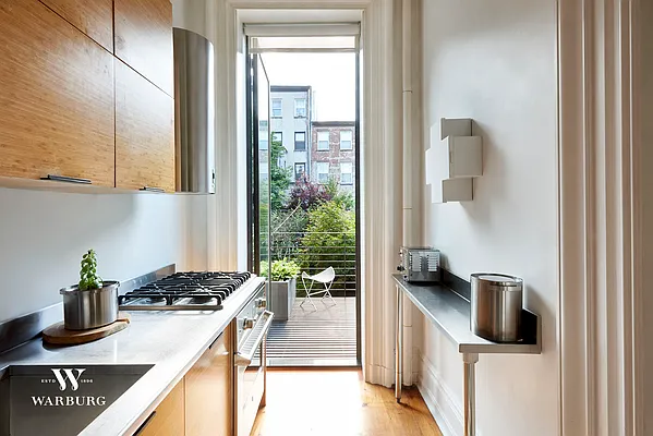 Rented by Warburg | media 23