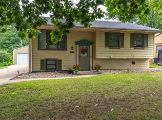 1233 Dogwood Ln, Bloomington, IL 61704