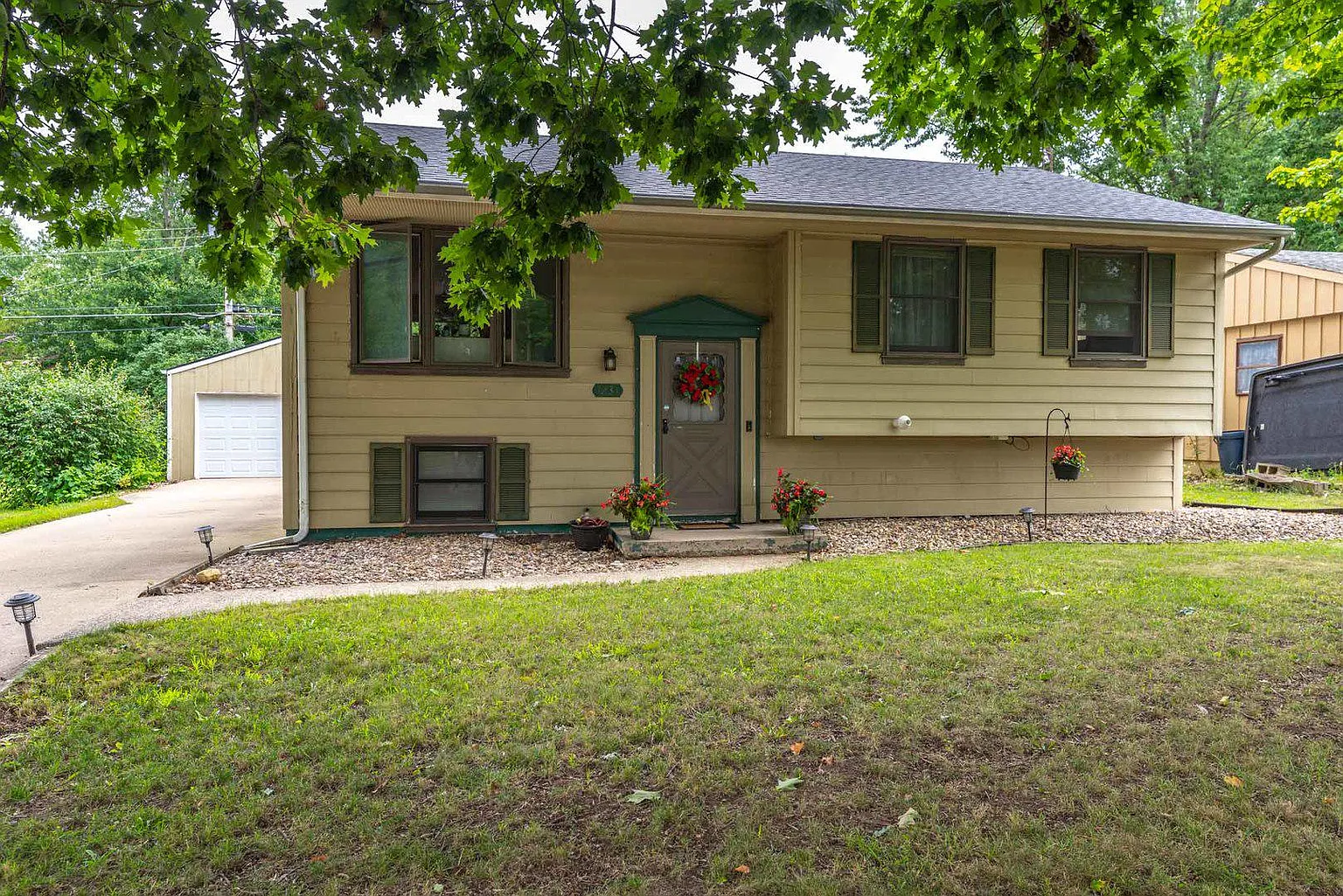 1233 Dogwood Ln photo 1