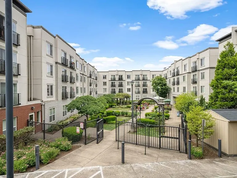 The Heights at Columbia Knoll Senior Living Apartments — Photo 8