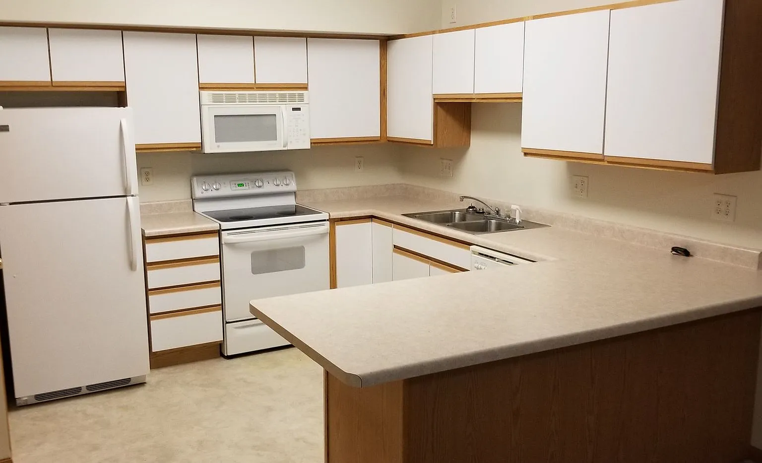 2 Bedroom / 2 Bath Condos on Coral Court — Photo 3