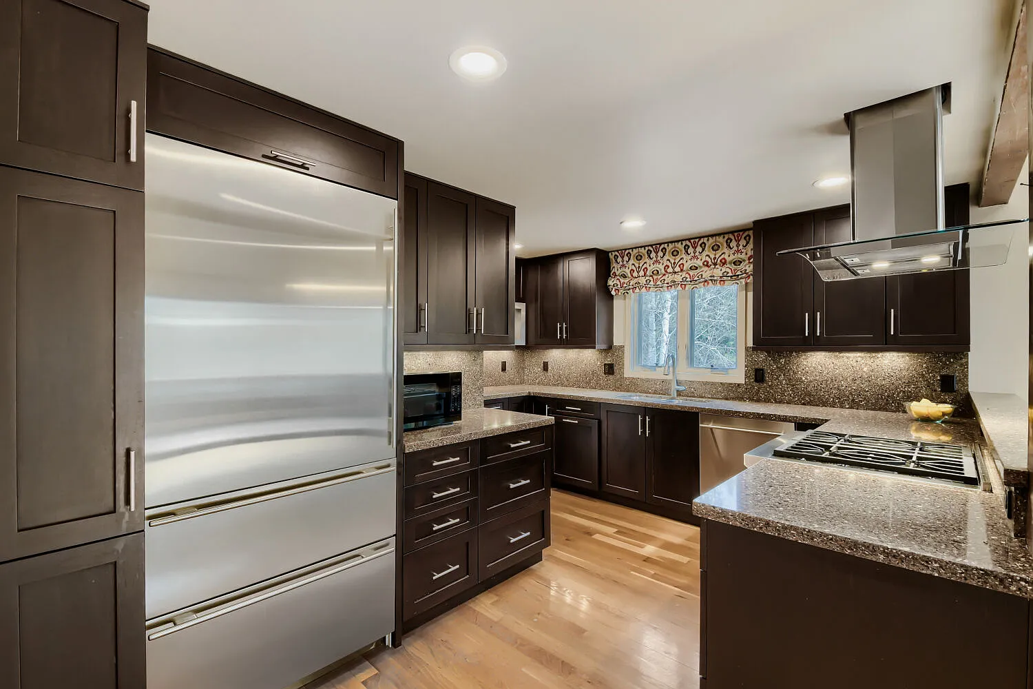 4 bed, 4.5 bath, 2506 sqft, $7,495 — Photo 1