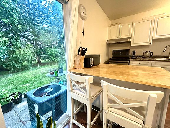 5th image of 70 Fiddlers Green Rd #100