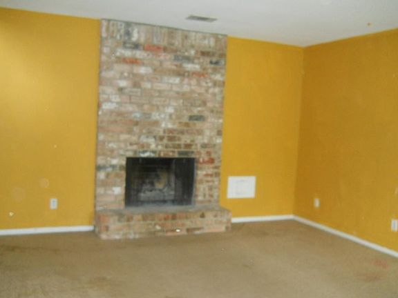 5th image of 16319 Hickory Knoll Dr