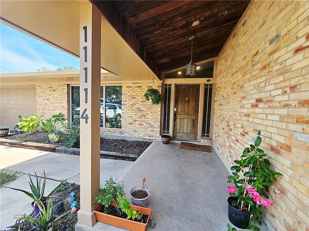 4 bed, 3.0 bath, 2198 sqft, $2,950 — Photo 4