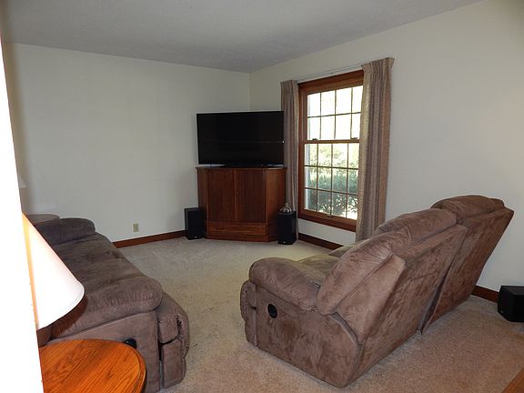 3rd image of 60 Stonehenge Pl