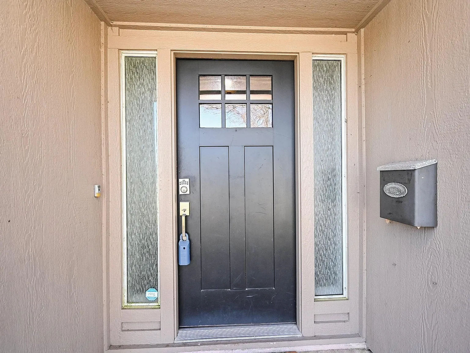 3 bed, 2.0 bath, 2185 sqft, $3,200 — Photo 3