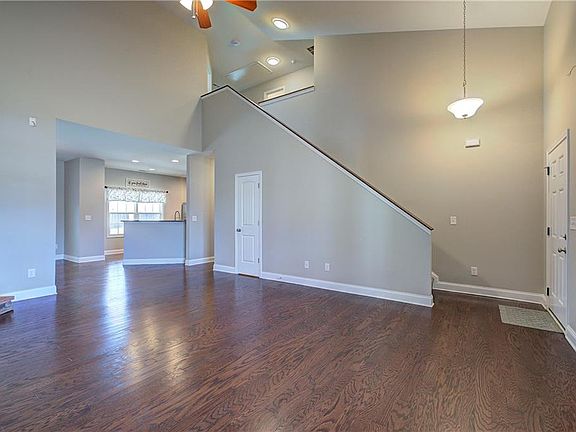 4th image of 25 Winter Pointe NW