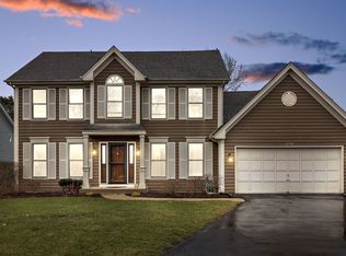 1590 W Wiesbrook Rd, Wheaton, IL 60189