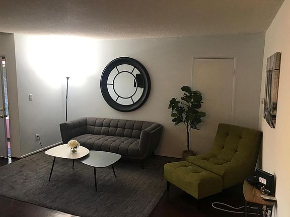 2nd image of 12344 Burbank Blvd APT 5