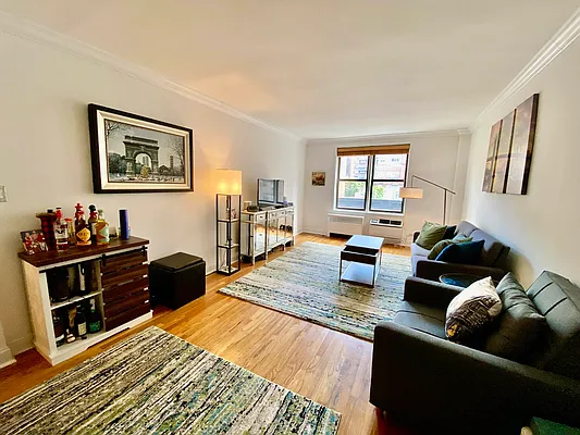 ヒル　hill 330 West 42nd Street - Wikipedia