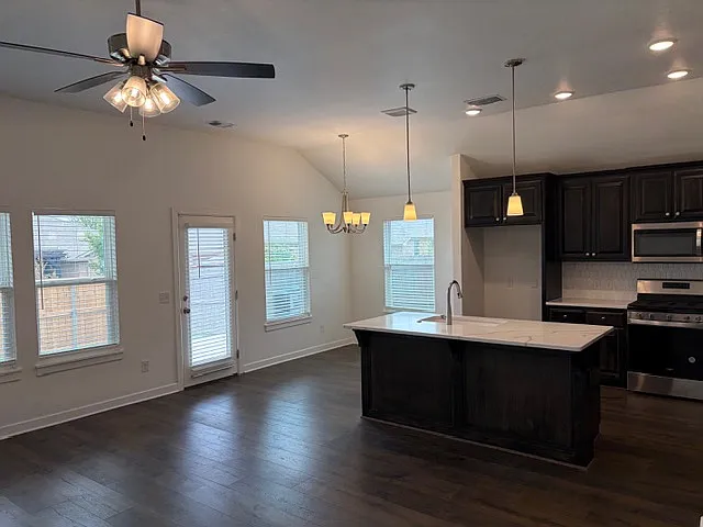 604 Caladium Dr — Photo 6