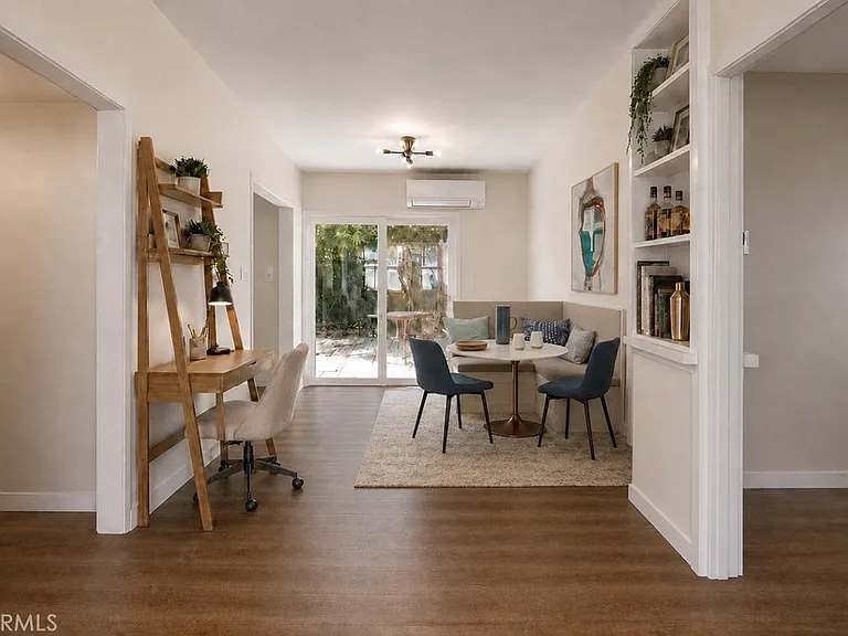 13902 Calvert St — Photo 39