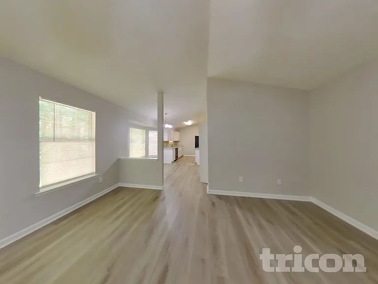 270 Rosewood Dr — Photo 4