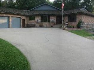 119 Swarthmore Ct, Woodstock, IL 60098