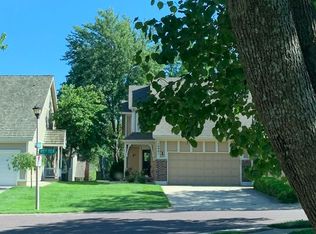 10901 W 115th Ter, Overland Park, KS 66210