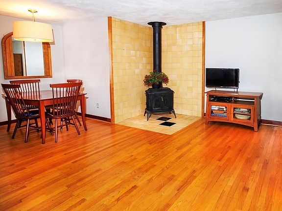 2nd image of 9 Mary Dyer Ln