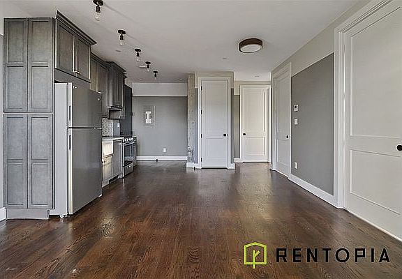 4th image of 187 Kent Ave #411