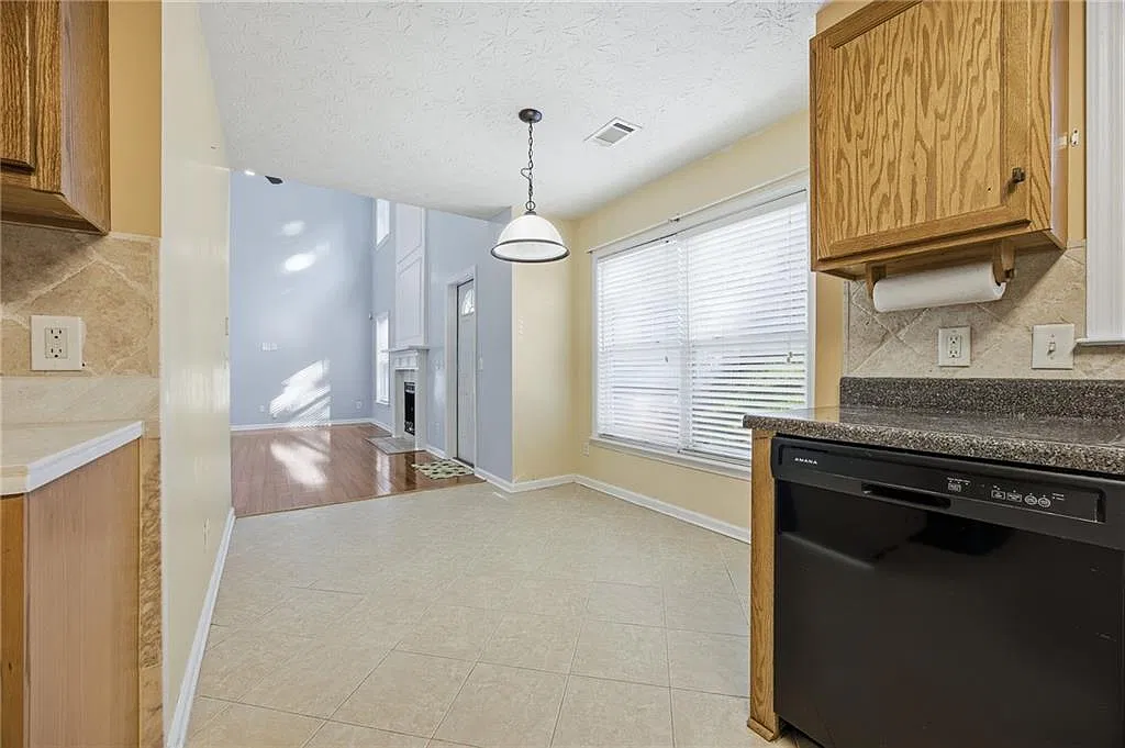 3 bed, 2.5 bath, 1550 sqft, $1,850 — Photo 4