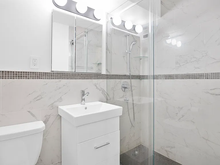 142 E 16th St #11G — Photo 10