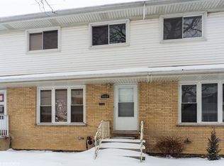 9884 Garden Ct, Schiller Park, IL 60176