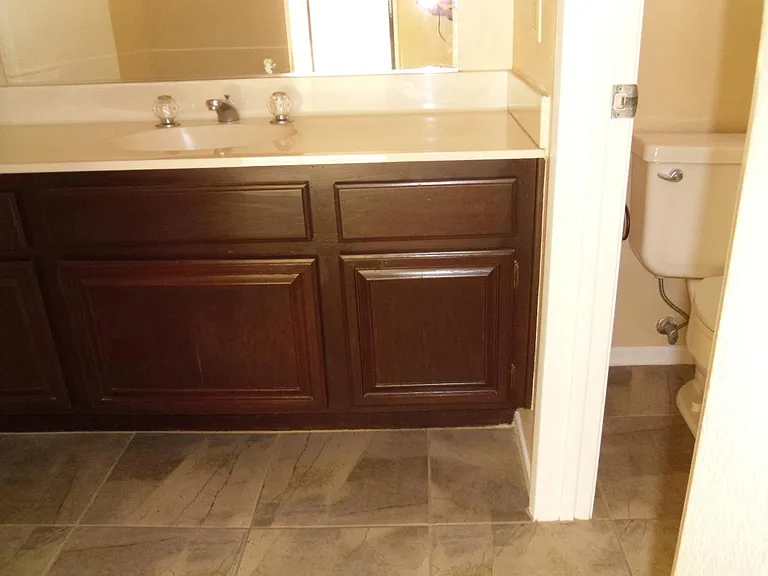4660 Grandview Dr — Photo 9