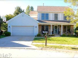 4 Weathervane Ct, Bloomington, IL 61704