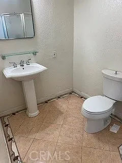 21310 Hiawatha St — Photo 3
