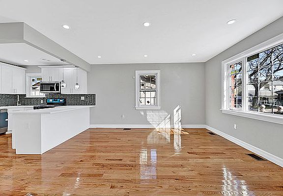 3rd image of 119-20 192nd St #1