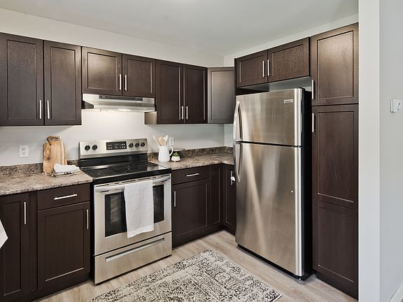 4th image of 63 Oakdale Dr #1