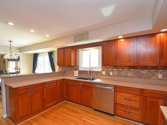 2nd image of 2471 Fairgrove Ct