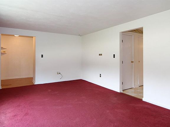 4th image of 2304 Chapel Dr