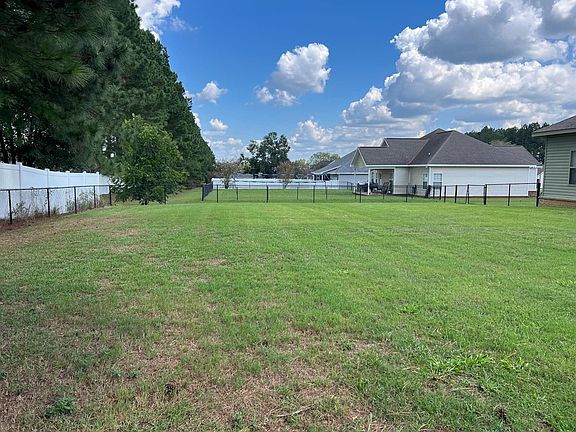 5th image of 151 Bradford Ln