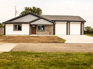 216 Green Acres Dr, Milford, KS 66514