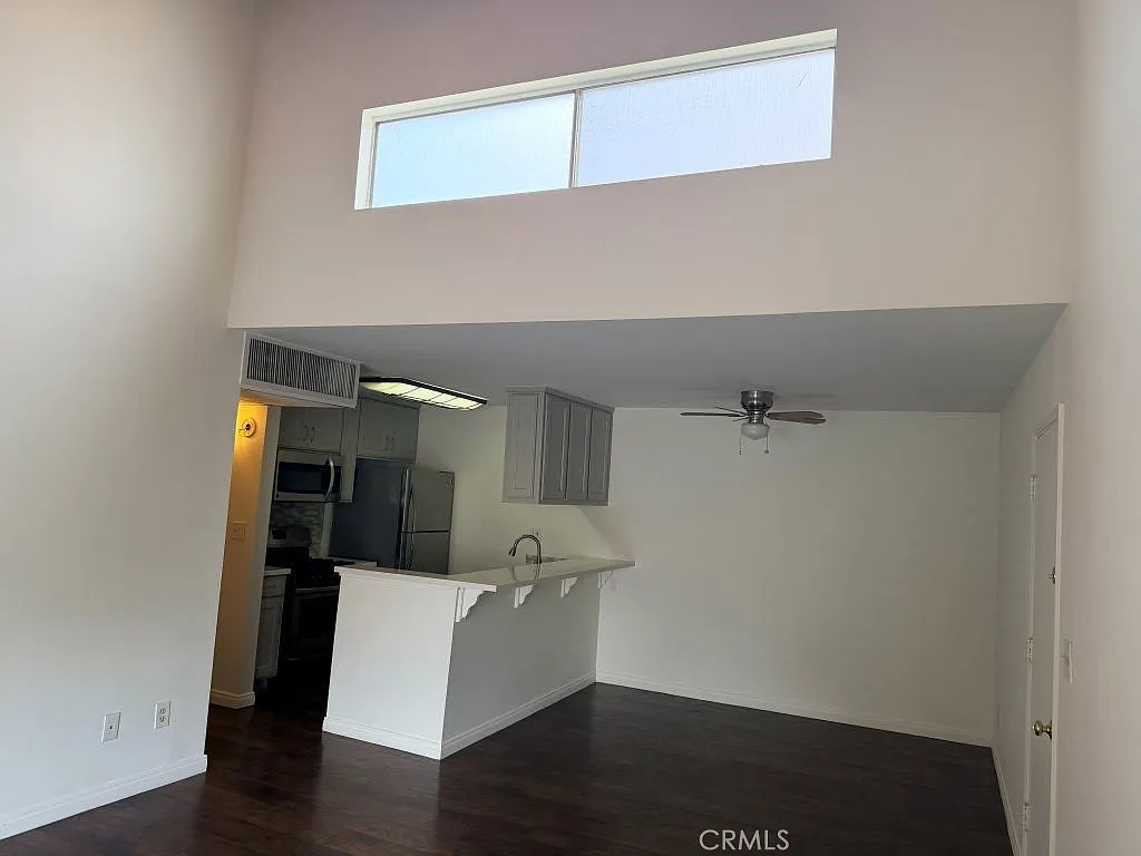 2 bed, 826 sqft, $1,995 — Photo 2