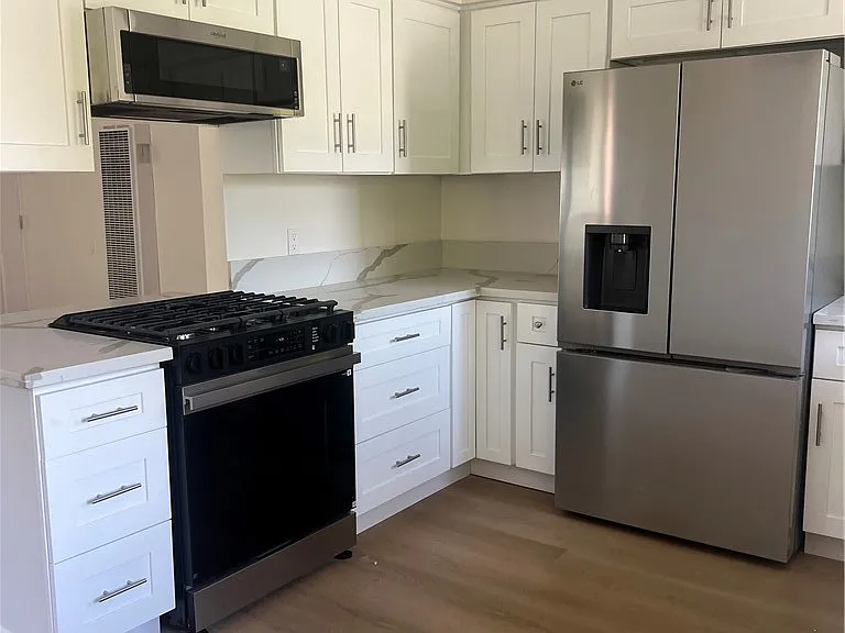 219 N Irena Ave — Photo 4