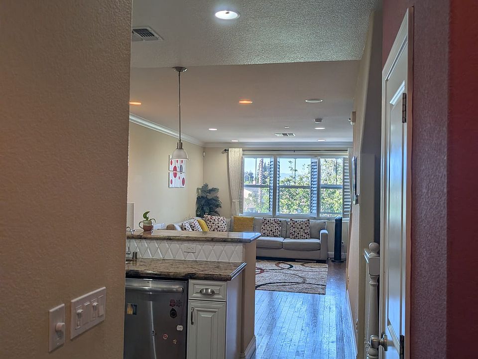 1st image of 1076 N Jackson Ave