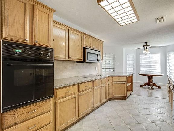 4th image of 111 Bayou Glen St
