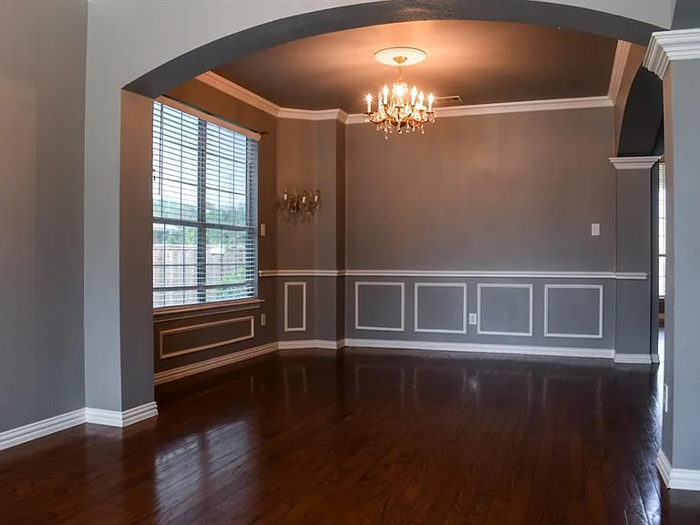 409 Royal Crest Dr — Photo 6