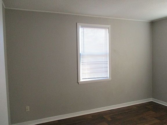 5th image of 1221 Davis St