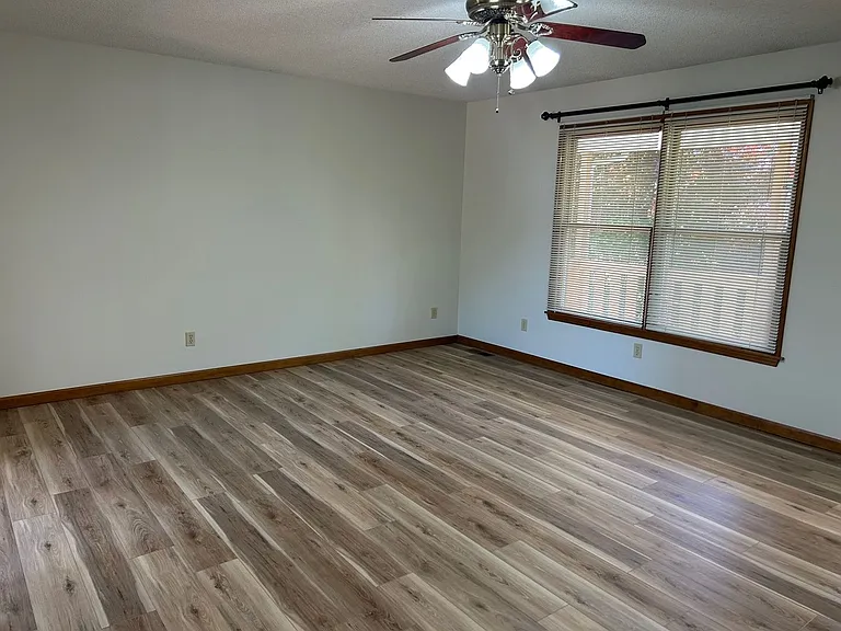 304 Old Stage Rd — Photo 2