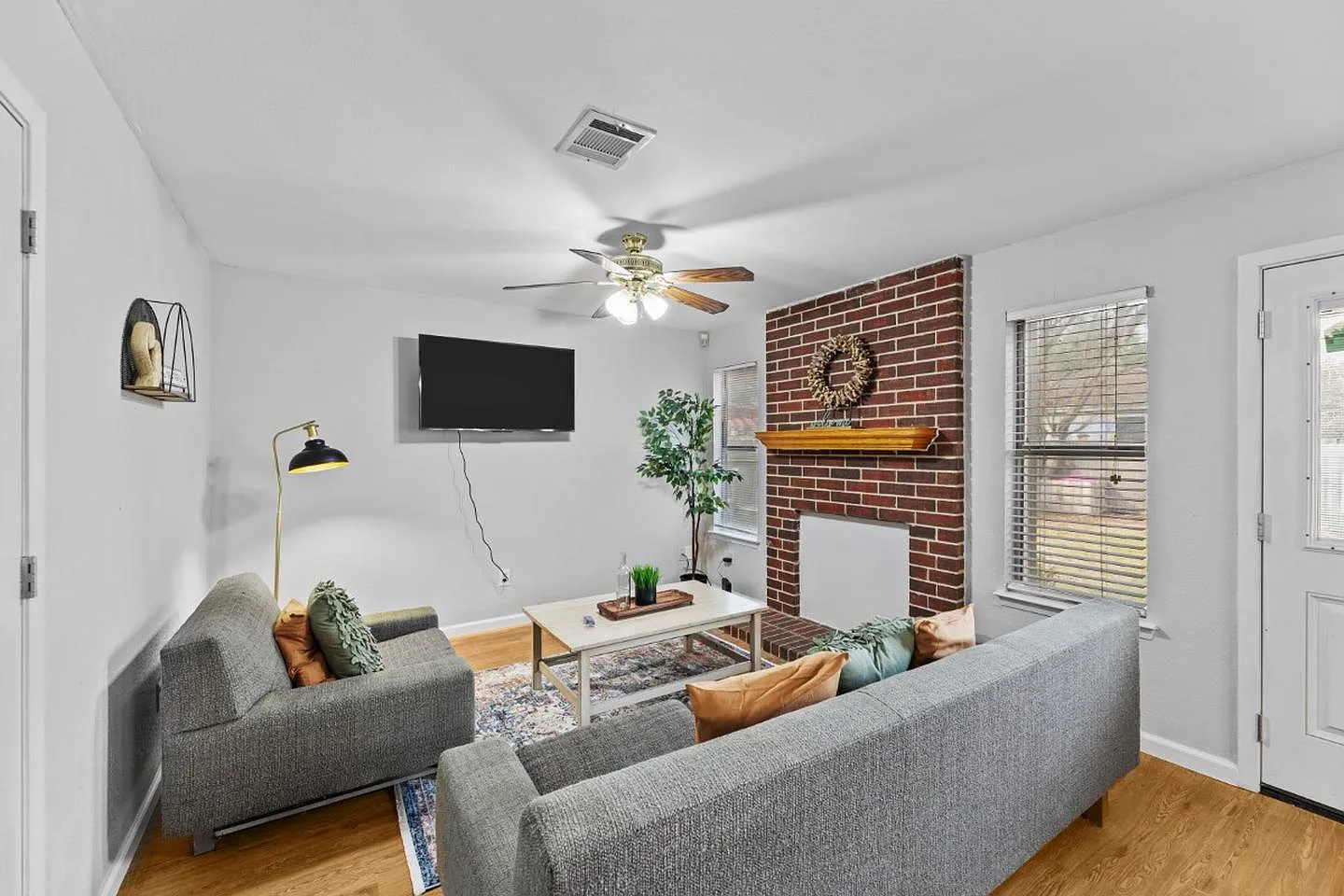 Beautifully Maintained Home in a Fantastic Location! — Photo 1