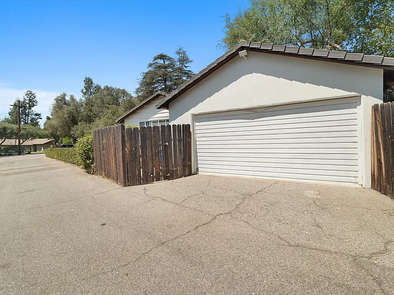 5040 Gould Ave — Photo 38