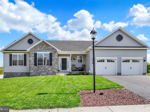 210 Granite Ln, Hanover, PA 17331